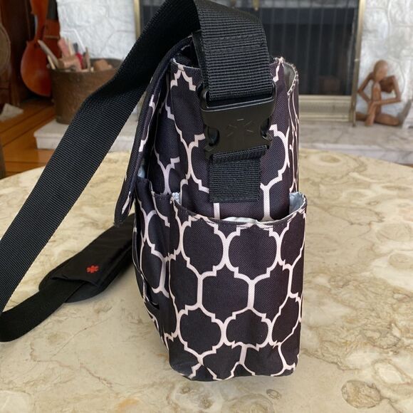NEW Skip Hop Dash Messenger Diaper Bag, Onyx Tile - Picture 7 of 13